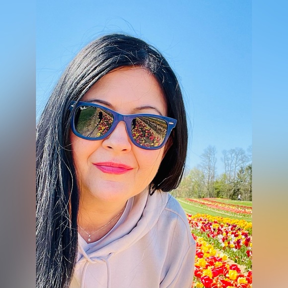 Meet your Posher, Eleonora - Picture 1 of 2